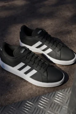 Adidas Grand Court Base 2 Schwarze Sneaker mit weißen 3-Streifen