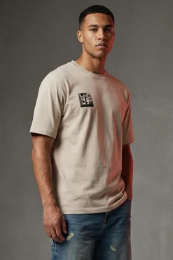 Beigefarbenes Baumwoll-T-Shirt mit Boardman Alpha Grafikdruck pt-m-t-9065