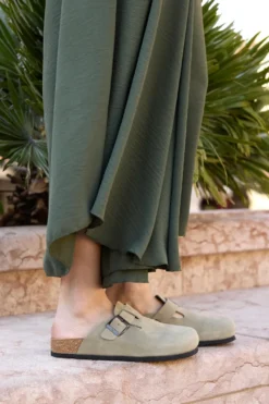 Ciabatte beige chiaro con fibbia in vera pelle PittarelloTierra 335A013PR