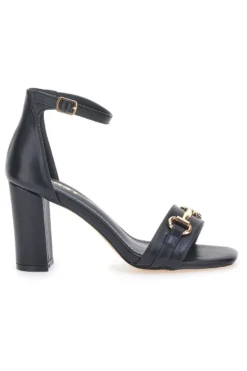 Die ersten 1802-Sandalen mit Absatz in Schwarz