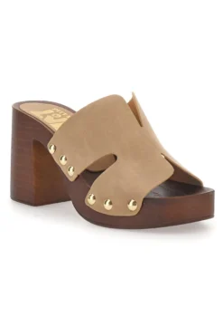 Sabot marroni con tacco largo e borchiette Pittarello Love 9341