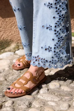 Sandali marroni con fasce intrecciate e cinturino Pittarello sun TIMA644