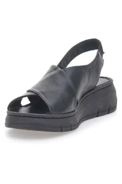 Sandali Neri con Tomaia in Pelle e Soletta Morbida PITTARELLO FOCUS 3315579