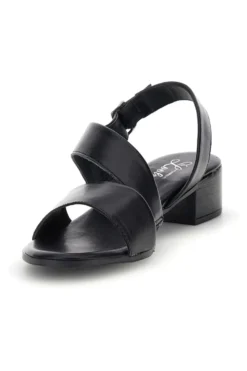 Sandali neri in pelle con fasce incrociate Pittarello look 243080