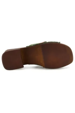 Sandalo verde in pelle con tacco e borchie Pittarello Must Have 11938