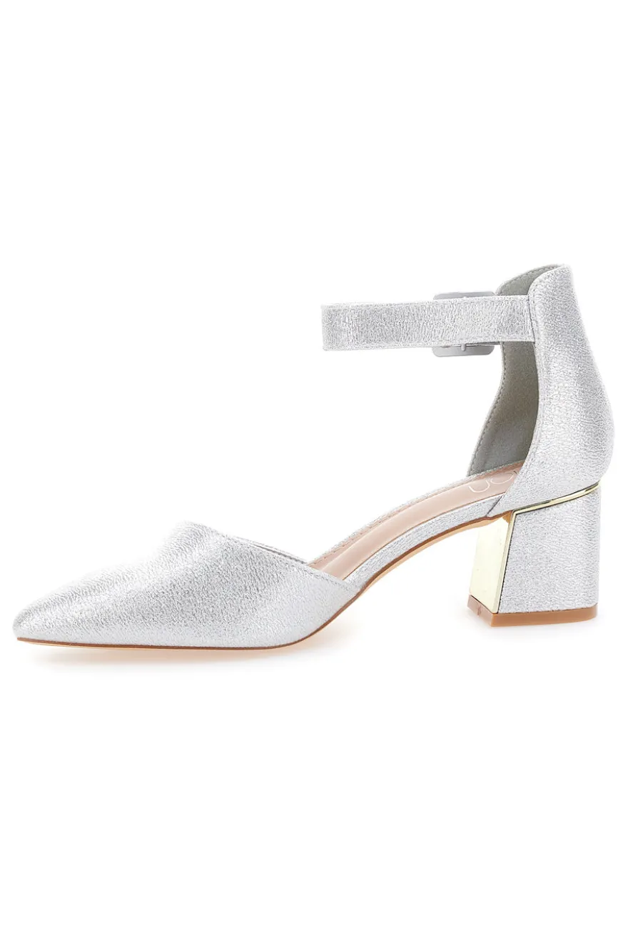 Silberne Pumps mit spitzer Spitze, Fesselriemchen und mittlerem Absatz MON DIEU 8257482838
