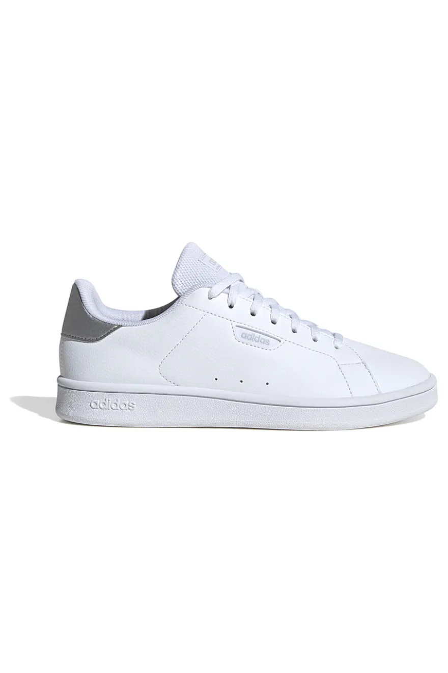 Sneakers bianche con dettaglio argento in materiale riciclato Adidas Urban Court
