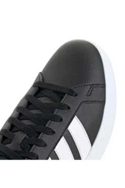 Sneakers nere con dettagli bianchi stile iconico Adidas Grand Court Base 3