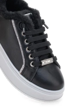 Sneakers nere con pelliccia e dettagli metallici Grazie Girl 153451