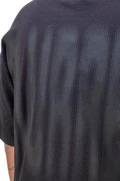 T-shirt nera con scritta "Blurred" sul retro BOARDMAN 1005