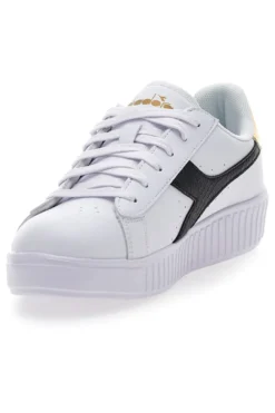 Weiße Sneakers mit schwarzem und goldenem Logo DIADORA GAME STEP SKIN GS
